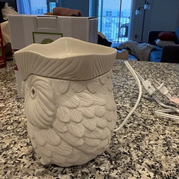 Scentsy Whoot Owl Warmer (full size) - Picture 3 of 10